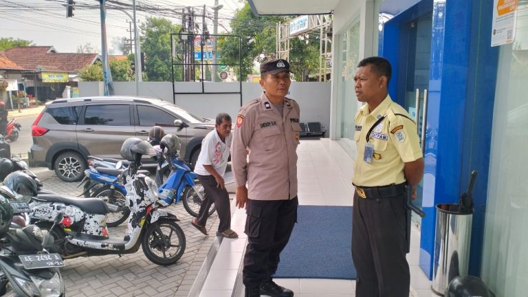 PATROLI KRYD POLSEK SIMAN INTENSIFKAN HARKAMTIBMAS DAN ANTISIPASI 3C DI WILAYAH HUKUM SIMAN