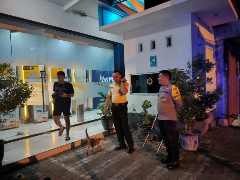 PATROLI BLUE LIGHT POLSEK PONOROGO ANTISIPASI 3C DAN GANGGUAN KAMTIBMAS