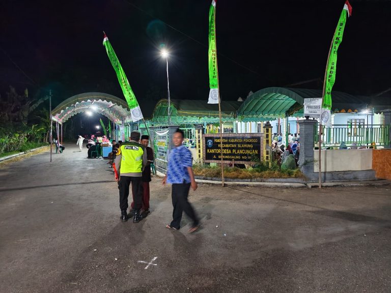 POLSEK SLAHUNG GELAR PATROLI KRYD HARKAMTIBMAS ANTISIPASI GANGGUAN KAMTIBMAS