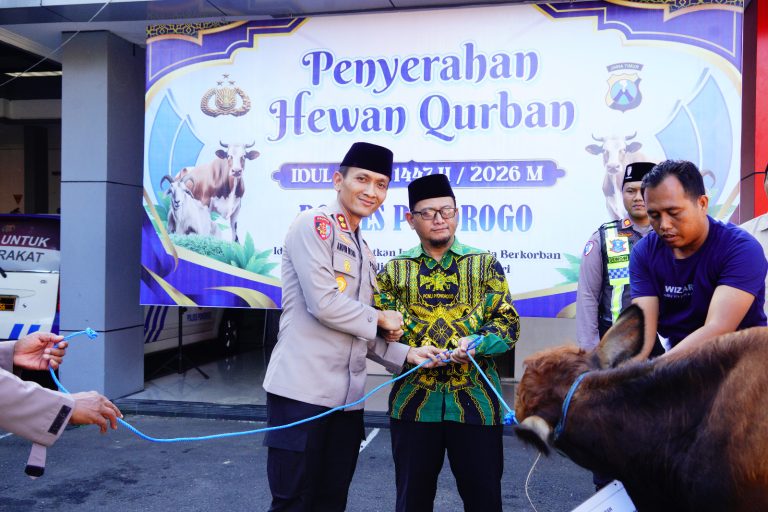 Polres Ponorogo Salurkan 46 Hewan Kurban, Kapolres AKBP Andin : Wujud Kepedulian Sosial dan Penguatan Iman