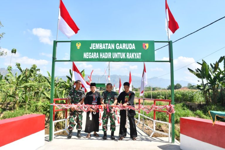 Jembatan Garuda Selesai Dibangun, Warga Gelar Syukuran