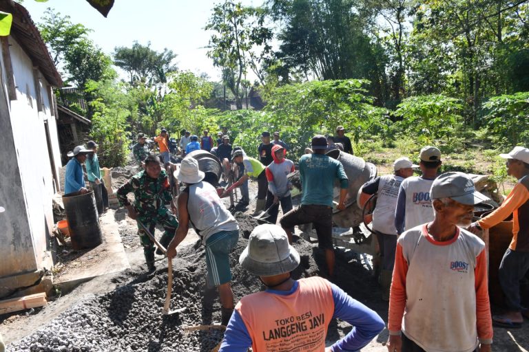 Senang Jembatan Garuda Datang, Warga Gotong Royong Bekerja dan Sajikan Hidangan