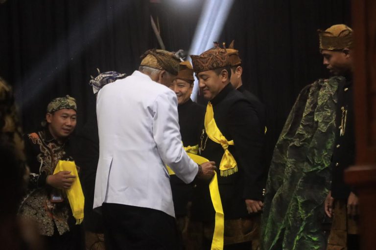 Yadnya Kasada 2026, Kapolres Probolinggo Dikukuhkan sebagai Warga Kehormatan Suku Tengger