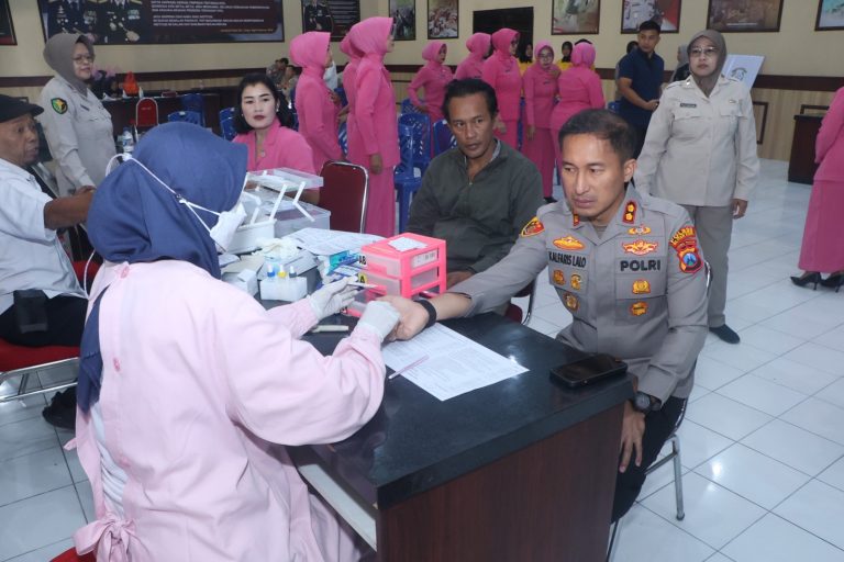 Sambut Hari Bhayangkara ke-80, Polres Blitar Kota Gelar Bakti Kesehatan