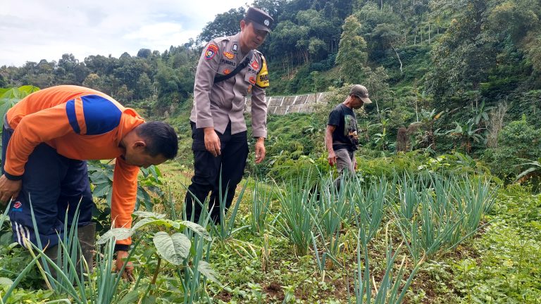 BHABINKAMTIBMAS DESA SAHANG HADIRI KEGIATAN MUSYAWARAH WARGA