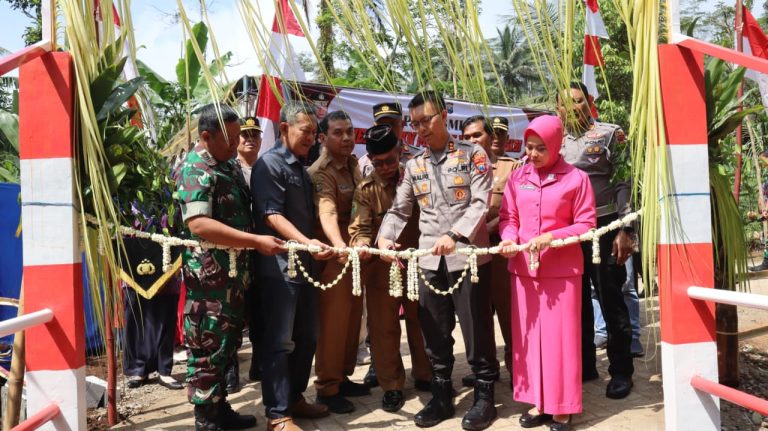 Polres Trenggalek Bangun Jembatan Merah Putih Presisi Penggerak Ekonomi Desa