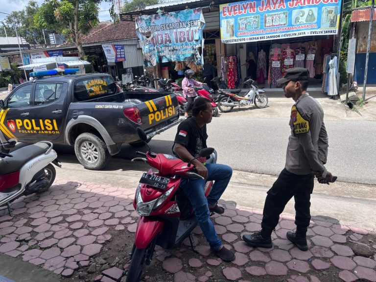 Patroli KRYD Polsek Jambon Perkuat Pengawasan Pertokoan dan Antisipasi Penipuan Online