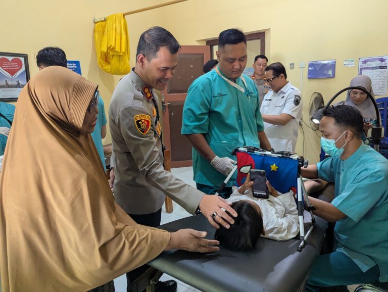 Polri Untuk Masyarakat : Polres Probolinggo Kota Gelar Khitan Gratis Sambut Hari Bhayangkara ke-80