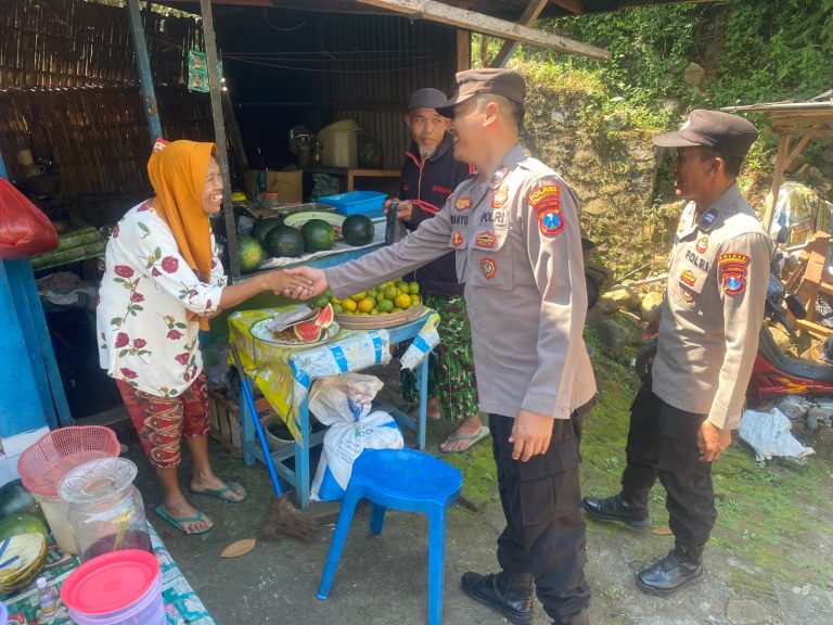 Patroli Presisi Polsek Sawoo Perkuat Harkamtibmas dan Sosialisasikan Layanan 110
