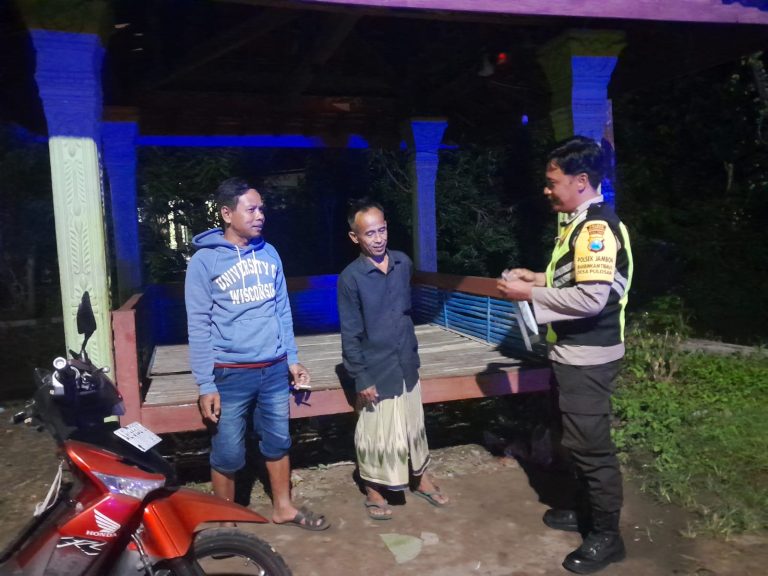 Patroli Blue Light Presisi Polsek Ngrayun Tingkatkan Kewaspadaan Masyarakat dan Antisipasi Gangguan Kamtibmas