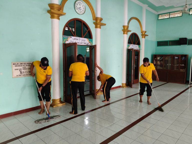 Sambut Hari Bhayangkara ke-80, Polres Madiun Gelar Bakti Religi Serentak di Sejumlah Tempat Ibadah