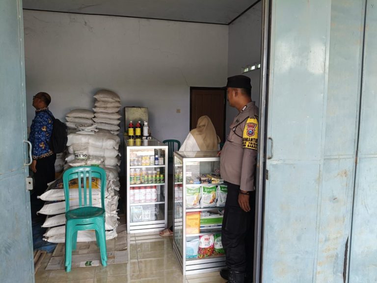 Bhabinkamtibmas Polsek Babadan Jalin Silaturahmi dengan Penjual Pupuk dan Sarana Pertanian