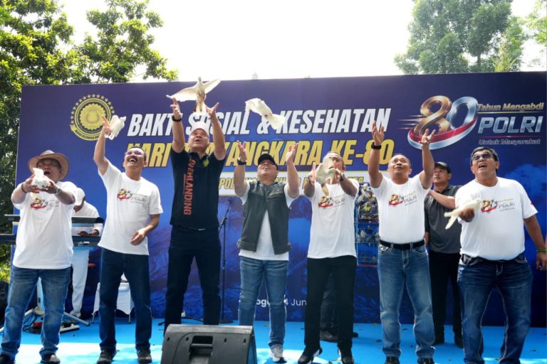 Sambut Hari Bhayangkara ke-80, Wakapolri dan Akpol ’90 Dhira Brata Gelar Bakti Sosial dan Kesehatan di Bogor