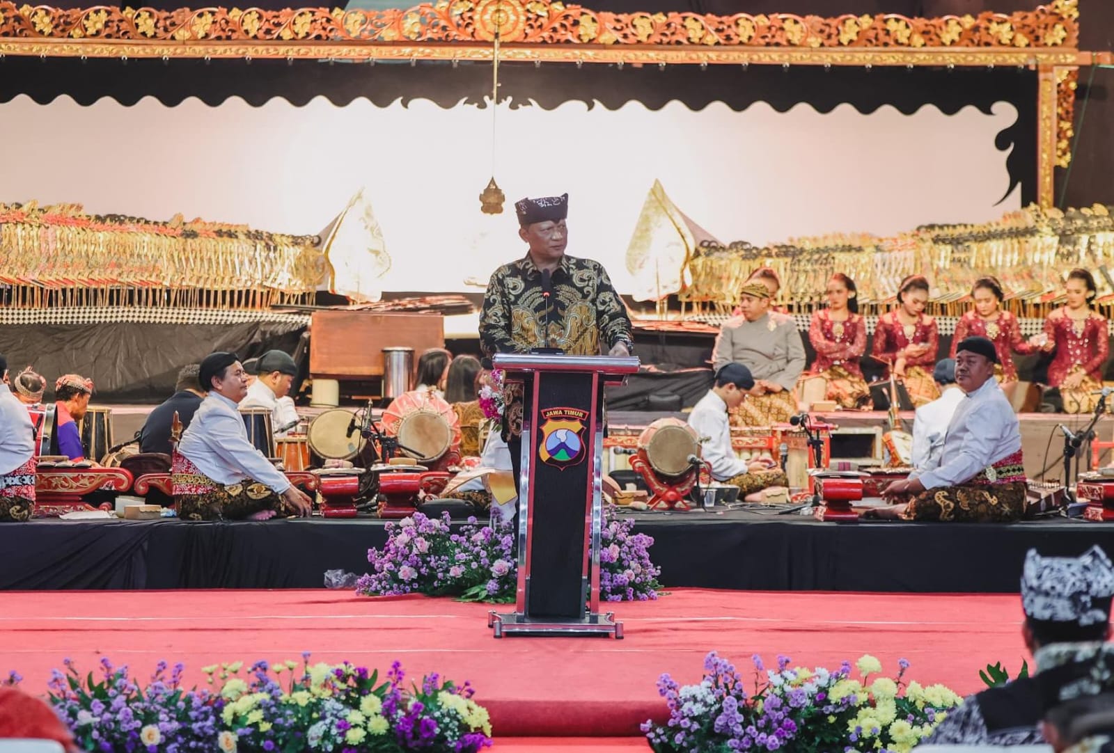 Kapolda Jatim Gaungkan Semangat Jogo Jawa Timur di Pagelaran Wayang Kulit Hari Bhayangkara ke – 80