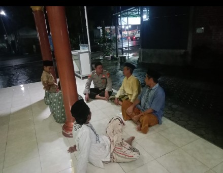 Patroli KRYD Polsek Sambit Perkuat Keamanan Wilayah dan Berikan Imbauan Kamtibmas kepada Masyarakat