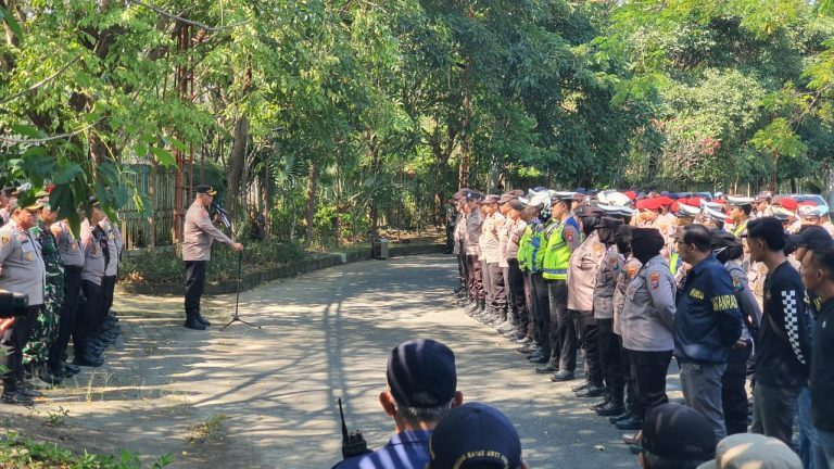 Polres Pelabuhan Tanjungperak Libatkan 696 Personel Kawal Pengesahan Warga Baru PSHT di Surabaya