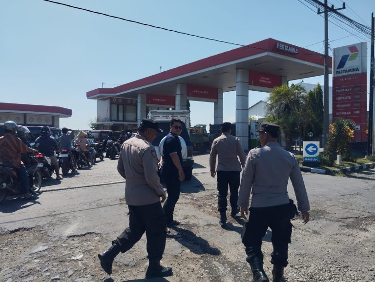 Kapolsek Sampung Tindak Lanjuti Aduan Masyarakat Terkait Antrean Panjang di SPBU Karangwaluh