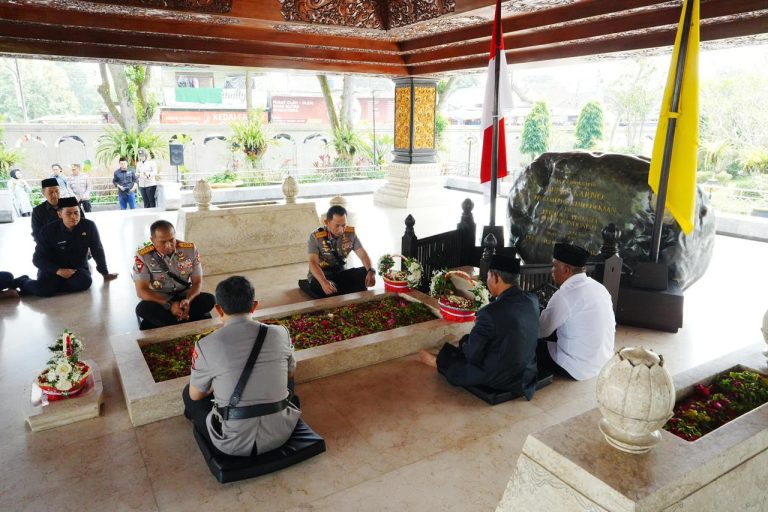 Ziarah ke Makam Soekarno, Kapolri: Menyerap Nilai Pemimpin Bangsa