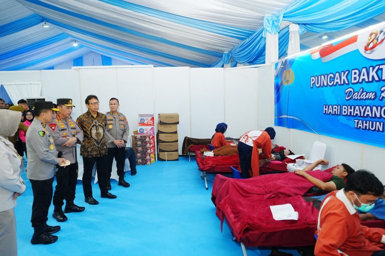Hadiri Puncak Bakti Kesehatan, Kapolri: Berikan Pelayanan Terbaik ke Masyarakat dan Anggota
