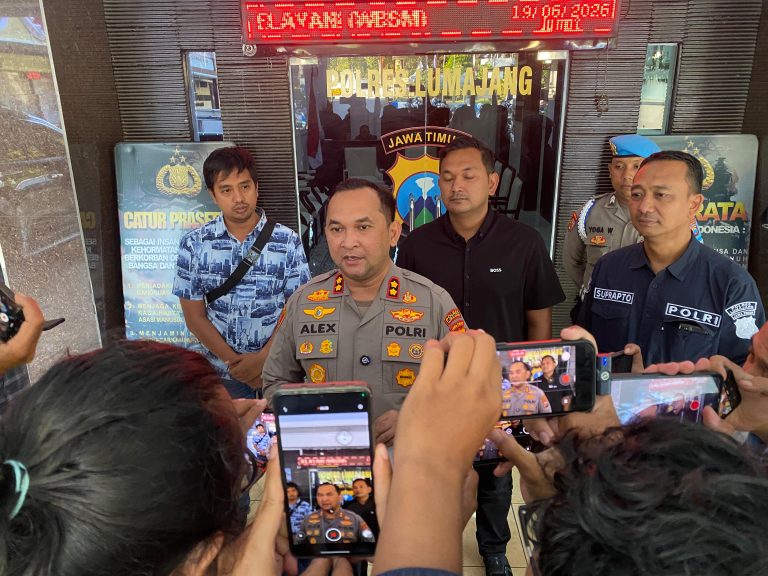 Polres Lumajang Amankan Dua Tersangka Perampokan Toko Kelontong Senduro