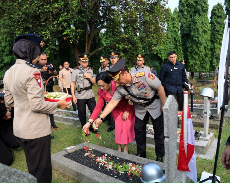 Polri Gelar Ziarah dan Tabur Bunga Jelang Hari Bhayangkara ke-80