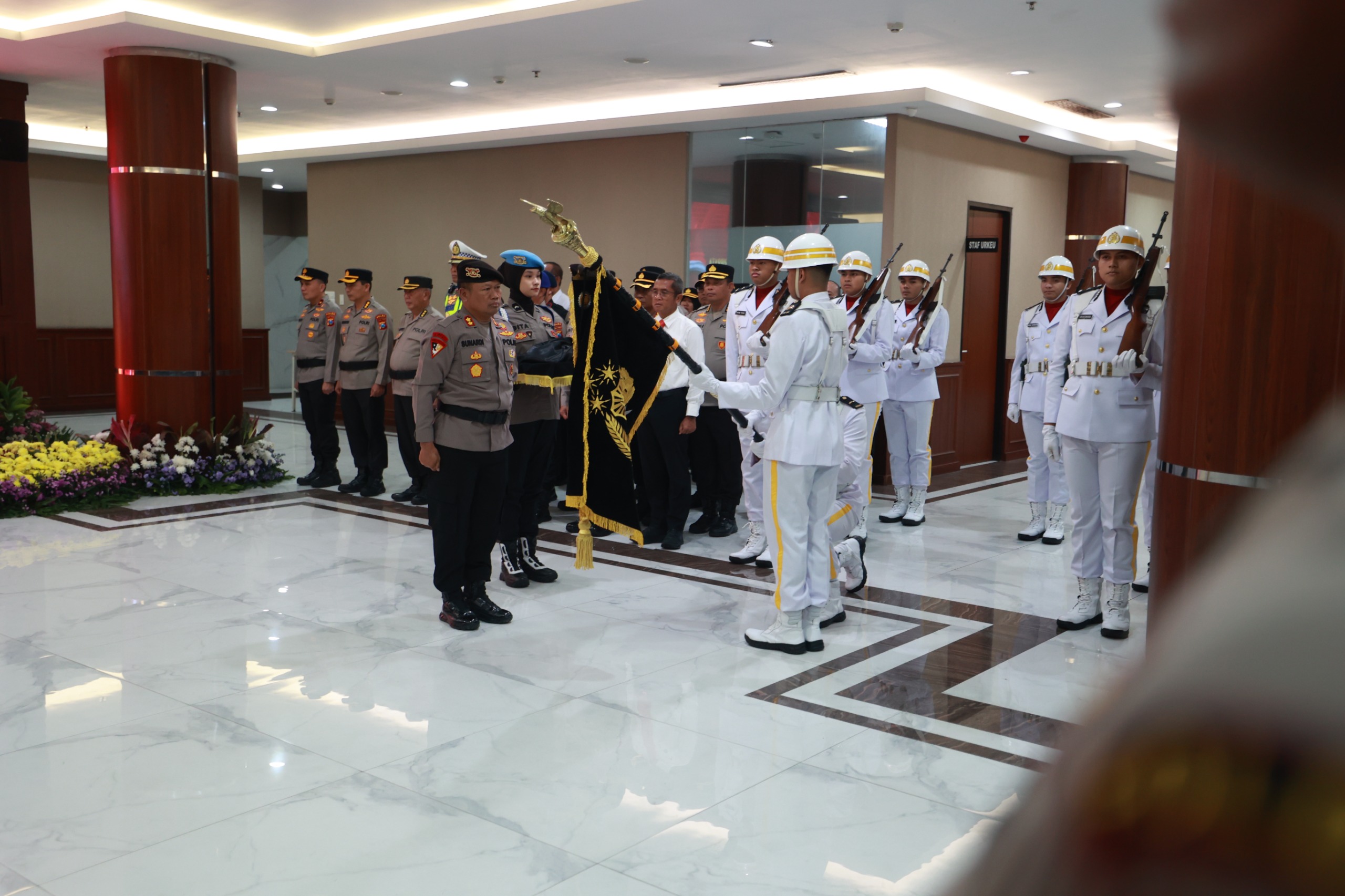 Jelang Hari Bhayangkara ke – 80 Polda Jatim Gelar Upacara Pemuliaan Nilai Luhur Tribrata