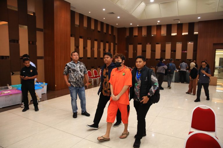Polri Tangkap Buronan Interpol Beijing, Tegaskan Komitmen Berantas Kejahatan Transnasional