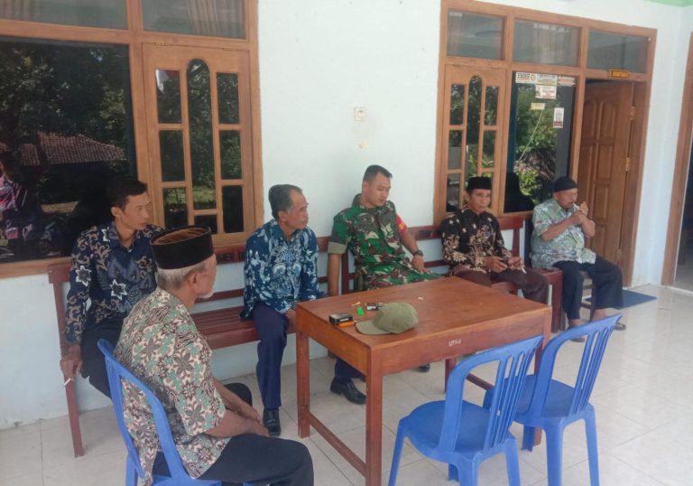 Komsos, Langkah Strategis Babinsa Jalin Kedekatan Dengan Warga