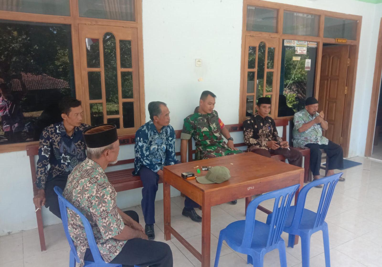 Komsos, Langkah Strategis Babinsa Jalin Kedekatan Dengan Warga