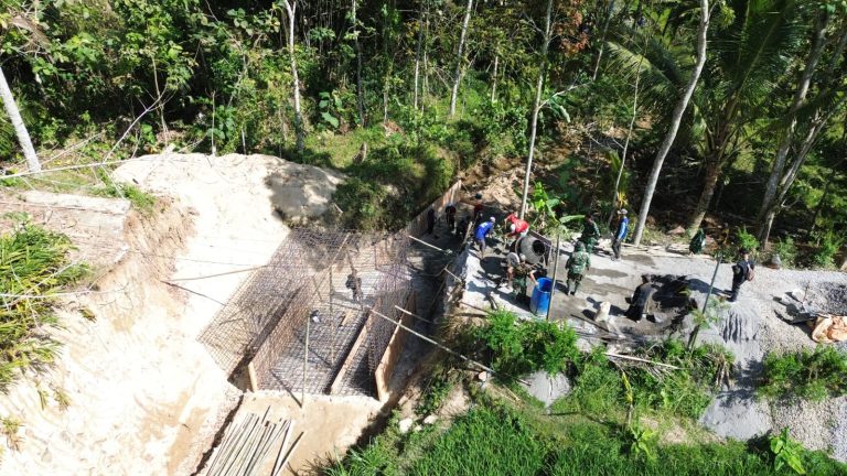 Desanya Ada Proyek Pembangunan Jembatan Garuda, Warga Antusias Kerja Gotong Royong