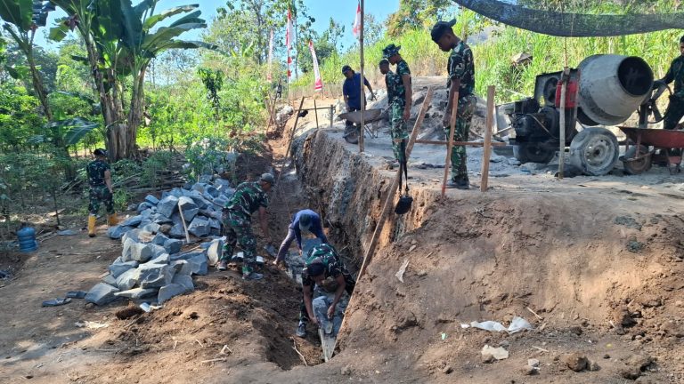 BUKAN HANYA JEMBATAN, AKSES JALAN PUN DIPERLEBAR DENGAN TALUD JALAN
