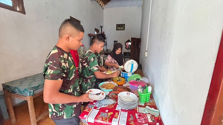 TMMD 129 Datang, Warung Makan Bu Yatini Tambah Ramai