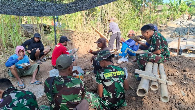 Tanpa Canggung, Masyarakat bersama TNI sarapan bersama dulokasi TMMD KE-129