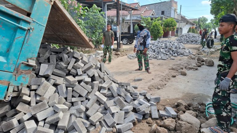 MELIHAT LANGSUNG KUALITAS MATERIAL PEMBANGUNAN SASARAN PAVINGISASI JALAN POROS DESA BULU LOR