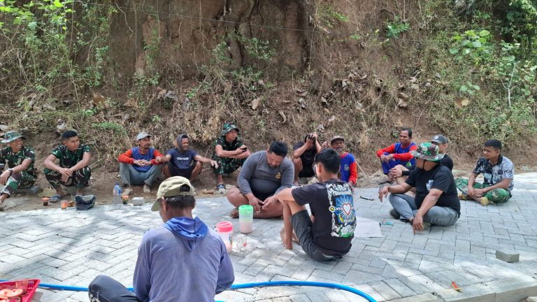 KADES BULU LOR PACU SEMANGAT WARGANYA MEMBANGUN DESA