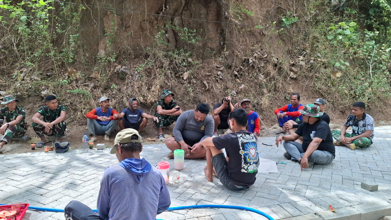 KADES BULU LOR PACU SEMANGAT WARGANYA MEMBANGUN DESA