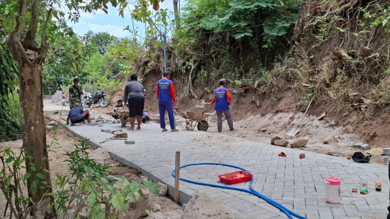 SASARAN FISIK TMMD KE-129 KODIM 0802/PONOROGO SENTUH JALAN DEPAN VIHARA VIMALAKIRTI