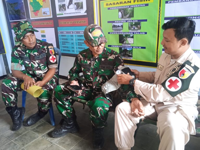 Tim Kesehatan TMMD 129 Bulu Lor Aktif Berikan Layanan