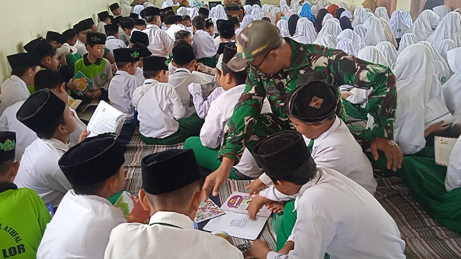 Perpustakaan Keliling TMMD 129 Bulu Lor Diserbu Siswa