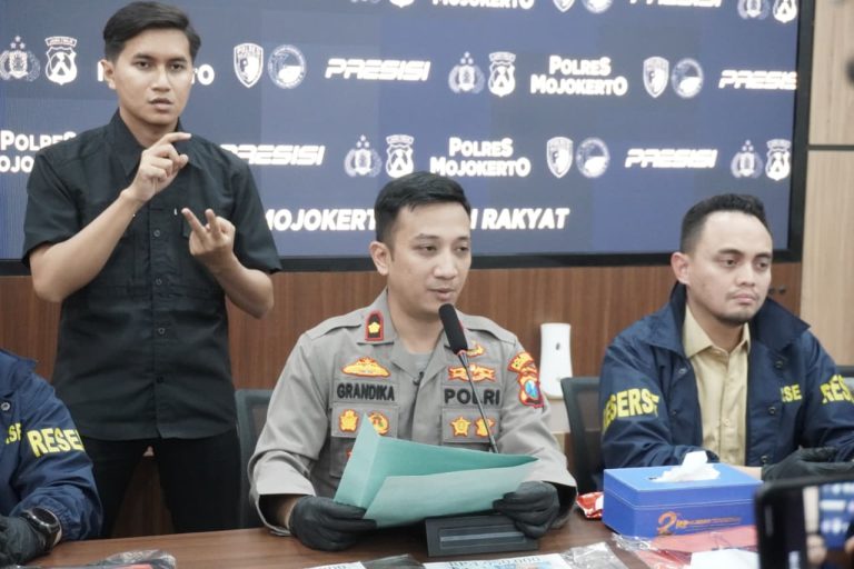 Polres Mojokerto Ungkap Kasus Penipuan Modus Uang Gaib, Dua Tersangka Diamankan di Malang