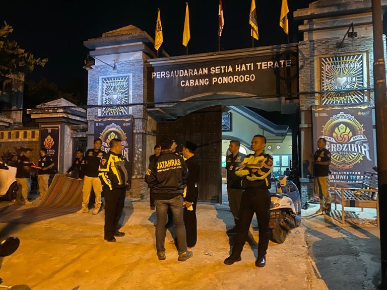 Satlantas Polres Ponorogo Perkuat Pengamanan Pengesahan Warga Baru PSHT, Wujudkan Kamseltibcarlantas yang Kondusif