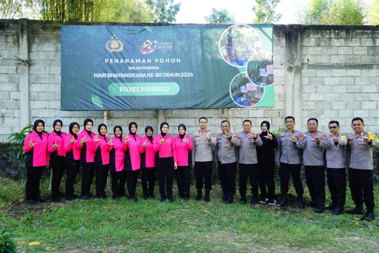 Hari Bhayangkara ke-80, Polres Ponorogo Tanam Pohon di Balong, Wujud Nyata Kepedulian terhadap Lingkungan