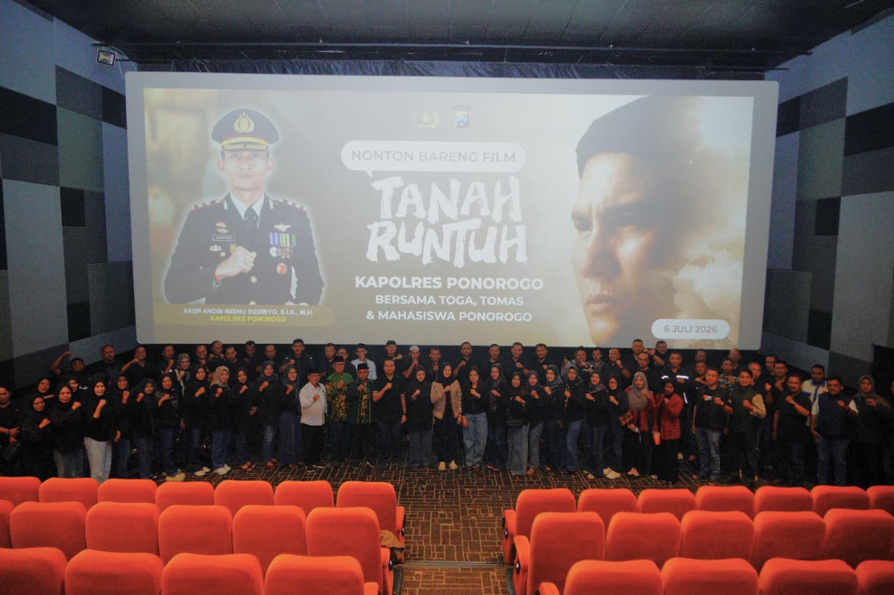 Nobar Film Tanah Runtuh, Polres Ponorogo Ajak Tokoh Agama hingga Aktivis Mahasiswa Perkuat Semangat Toleransi dan Pengabdian