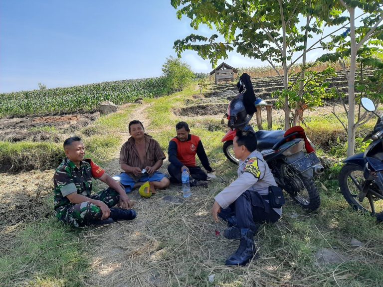 Sinergi TNI-Polri dan Petani Desa Karangpatihan Diskusi Kamtibmas dan Ketahanan Pangan