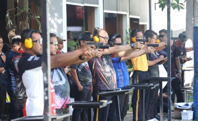 Buka Lomba Menembak Kapolda Jatim Cup 2026, Irjen Pol Nanang Avianto Tekankan Profesionalisme Penggunaan Senjata Api