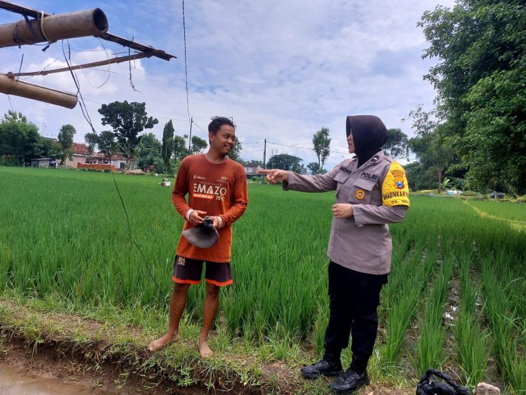 Bhabinkamtibmas Desa Sragi Polsek Sukorejo Sambang Warga Perkuat Kemitraan
