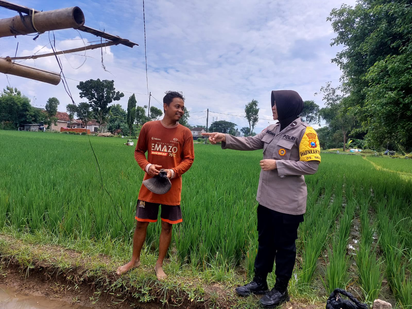 Bhabinkamtibmas Desa Sragi Polsek Sukorejo Sambang Warga Perkuat Kemitraan