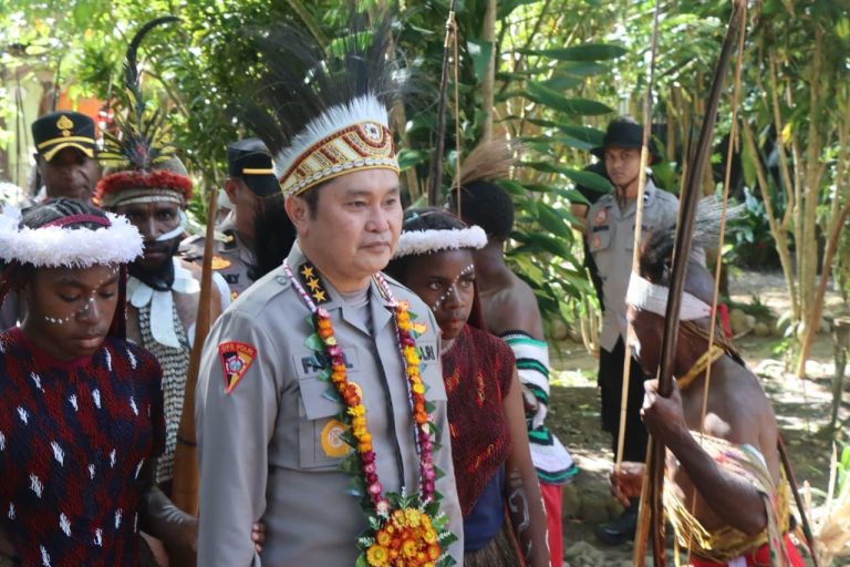 Astamaops Kapolri Berbagi Semangat Belajar Bersama Anak-Anak Papua di Pusat Olah Seni Wesaput