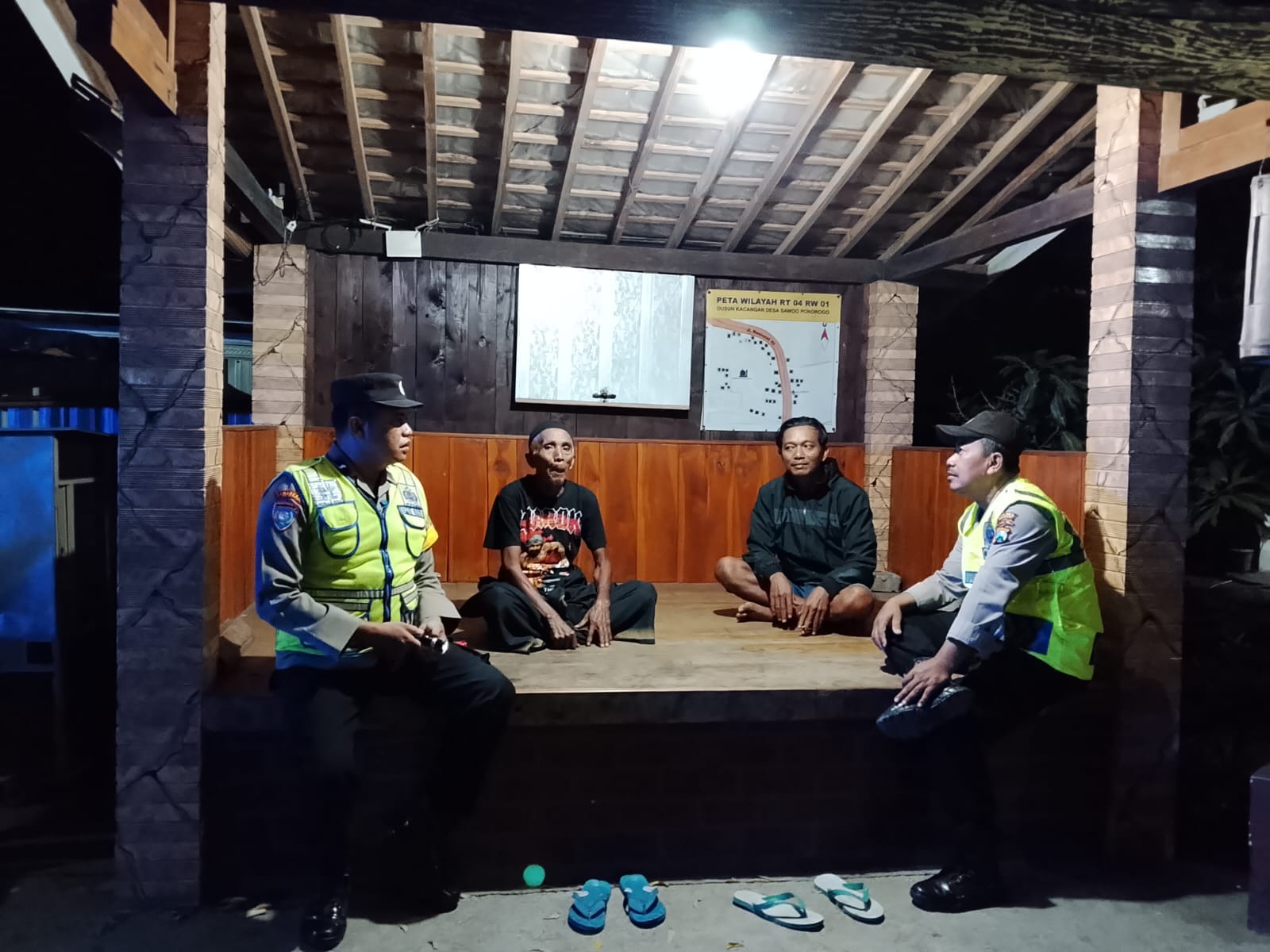 Patroli Malam Polsek Sawoo Sasar SPBU, Poskamling dan Jalur Rawan Laka