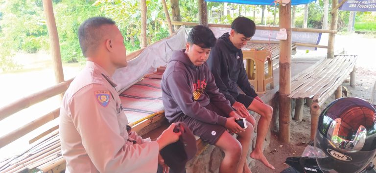 Patroli Presisi Polsek Jenangan Ajak Warga Waspada Penipuan dan Manfaatkan Layanan Polisi 110